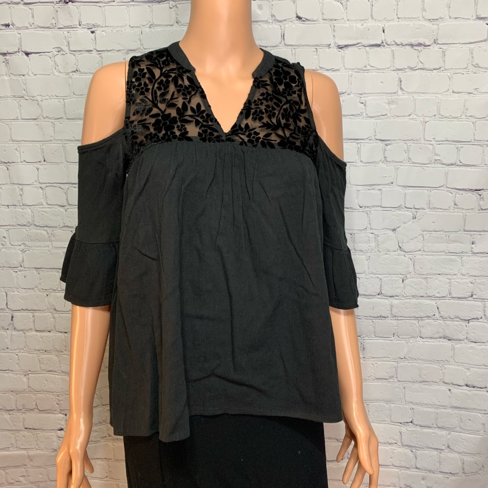 True craft Exposed Shoulder Black Flowy Top Velvet floral detail size small